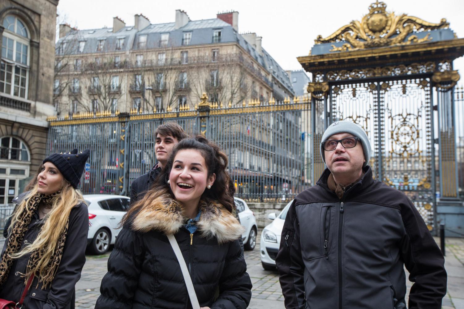 <a href='http://v1qfz04.hrfarms.net'>博彩网址大全</a> French Professor Pascal Rollet leads students on a study tour in Paris.